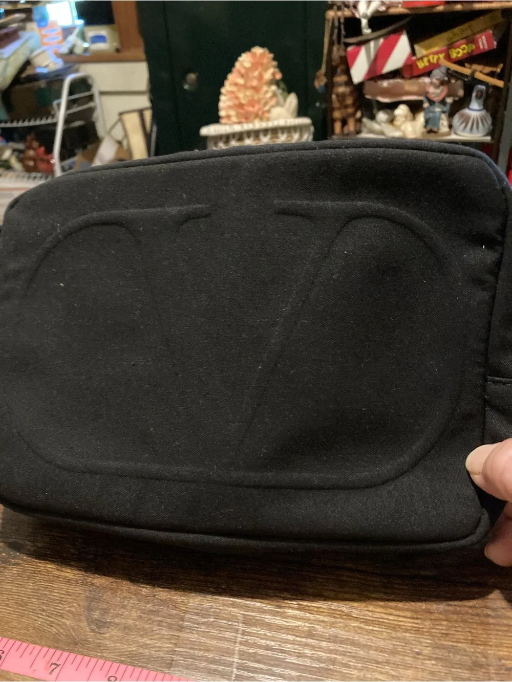 V make up pouch
